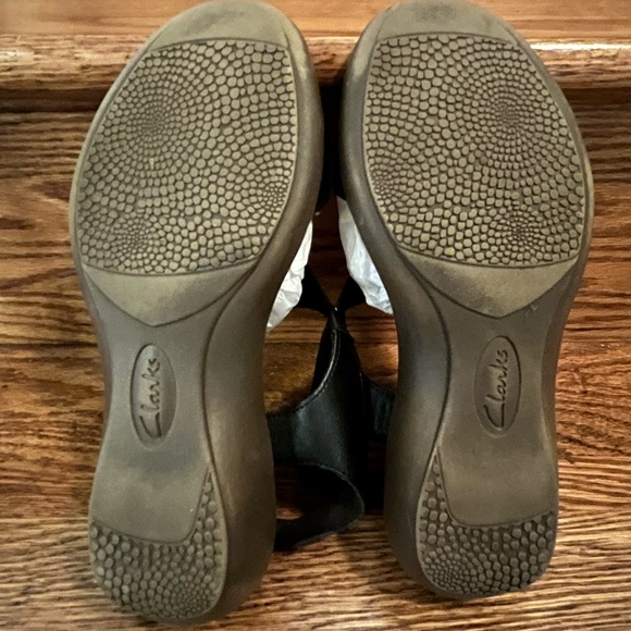 Clark's Black Leather Open Toe Sandals - Picture 4 of 6